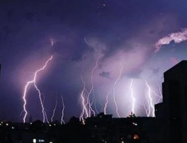 Eπιδείνωση του καιρού από το απόγευμα: Καταιγίδες, χαλάζι και άνεμοι